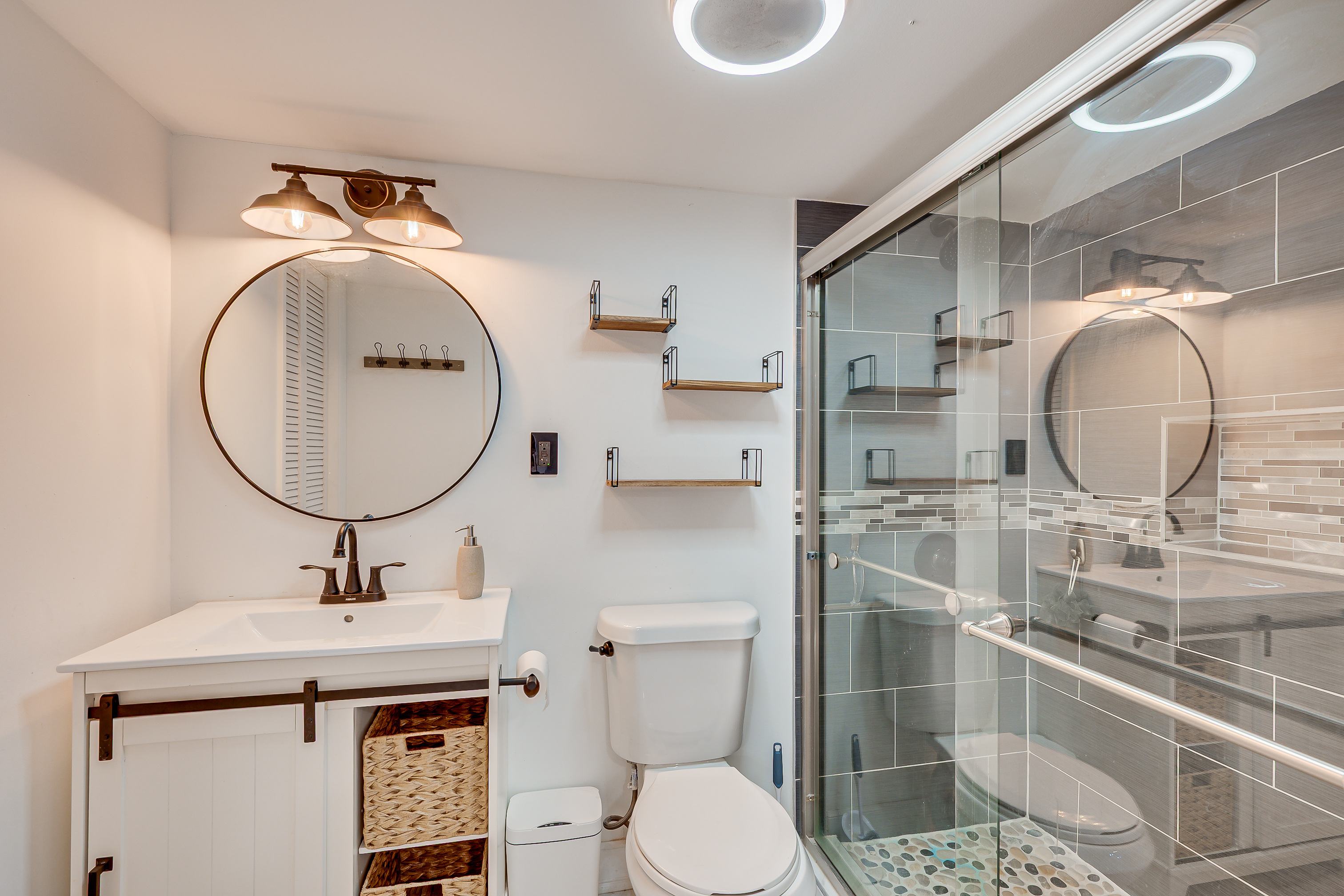 Bath Full 2 — 34 Ryan Street, Fords NJ 08863